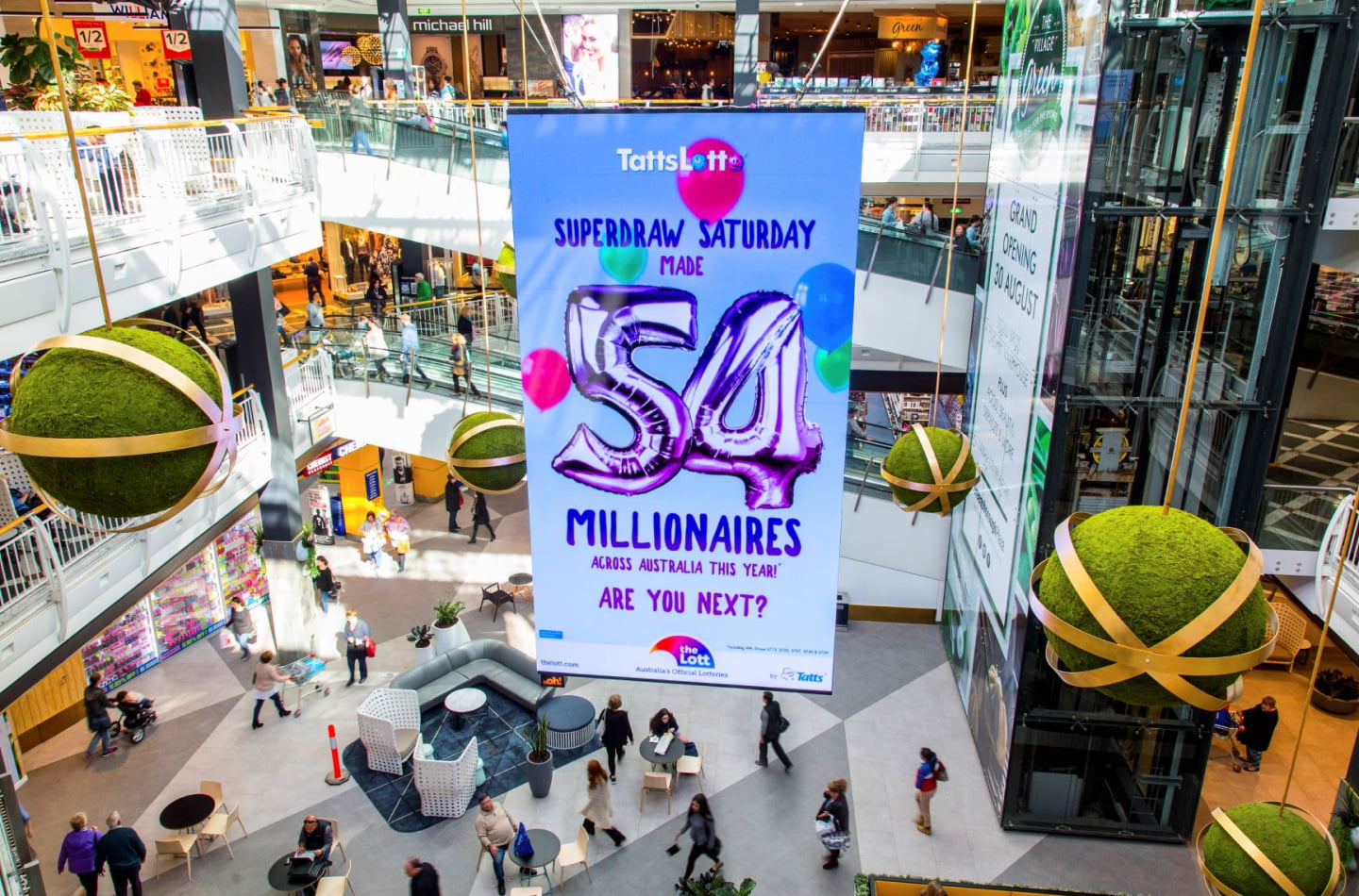 large led advertising in shopping centre
